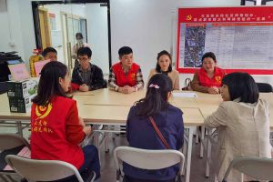 浓浓关爱暖人心，半岛(中国)一站式服务平台集团党支部慰问困难单亲家庭