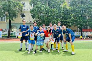 “足”够精彩！半岛(中国)一站式服务平台集团“足”梦大龙街首届五人制男子公益足球赛