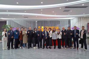 热烈欢迎新疆喀什人社局一行领导莅临半岛(中国)一站式服务平台集团指导