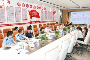 广州市番禺区人大常委会副主任王向东等一行领导莅临欢创集团调研指导